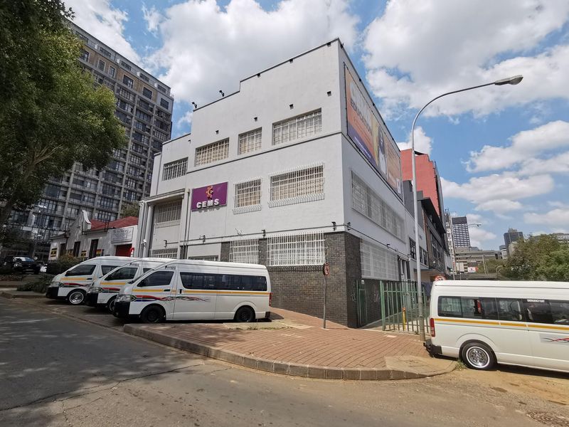 Well Located Office Building in Braamfontein - Photo 2