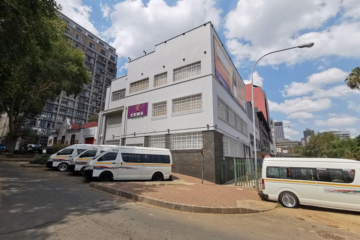 Well Located Office Building in Braamfontein - Photo 2