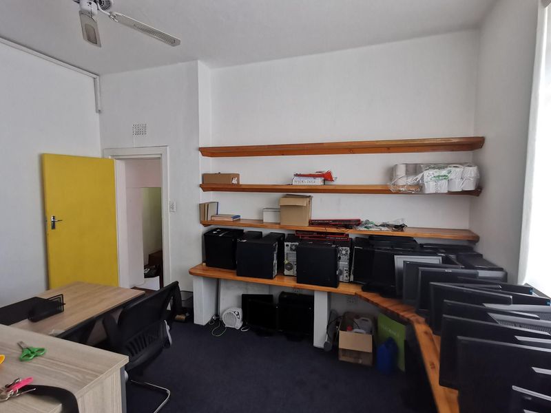 Well Located Office Building in Braamfontein - Photo 8