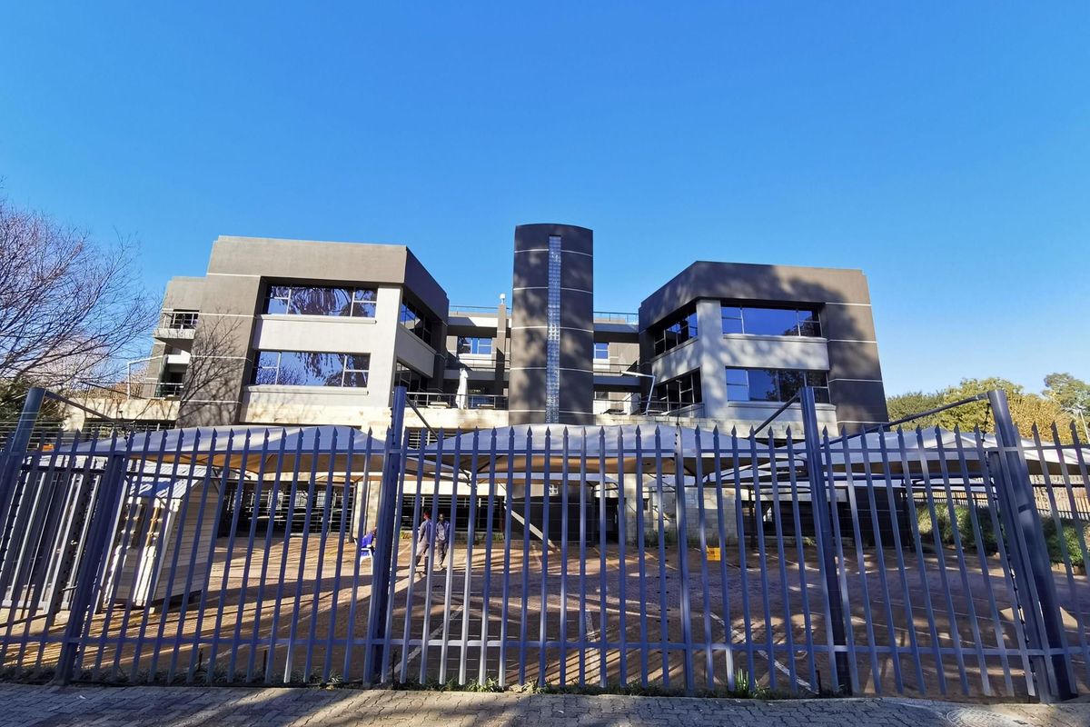 Top Class Commercial Property in Parktown - Photo 3