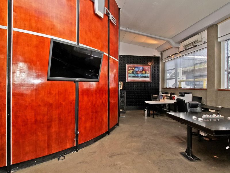 Centrally Located Creative Studio & Offices For A Dynamic Business - Photo 8