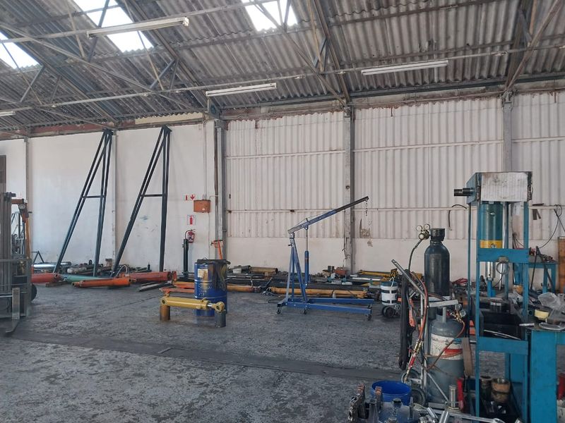 Warehouse to let with high visibility - Photo 6