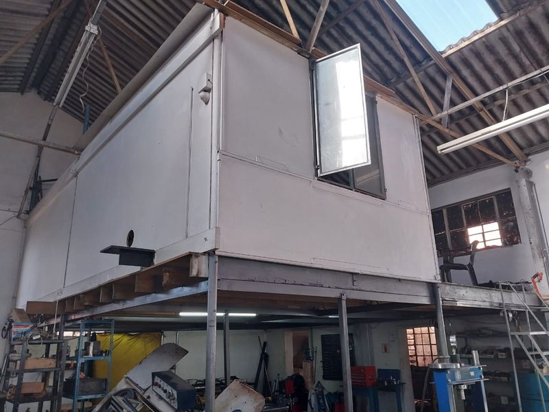 Warehouse to let with high visibility - Photo 10