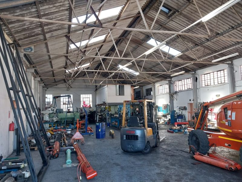 Warehouse to let with high visibility - Photo 4