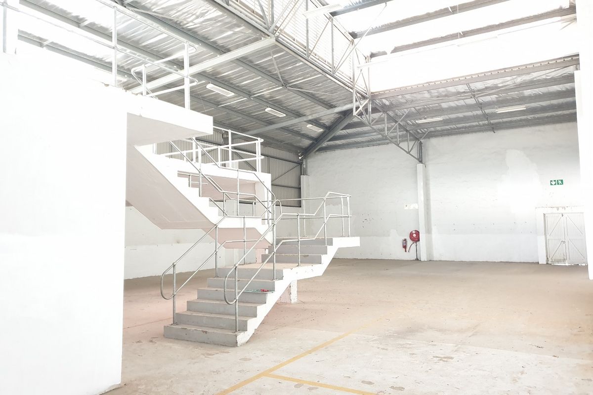Warehouse to let. - Photo 2