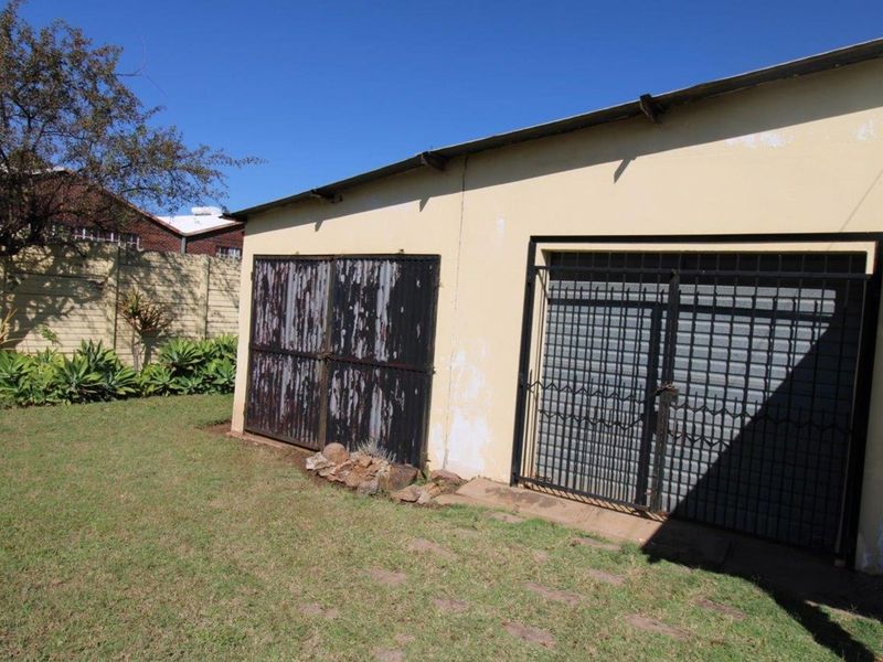 Bela-Bela - Concrete Works factory and business with all molds, equipment, tools and delivery truck - Photo 9