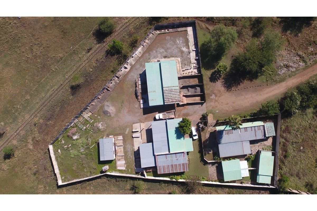 Bela-Bela - Concrete Works factory and business with all molds, equipment, tools and delivery truck - Photo 2