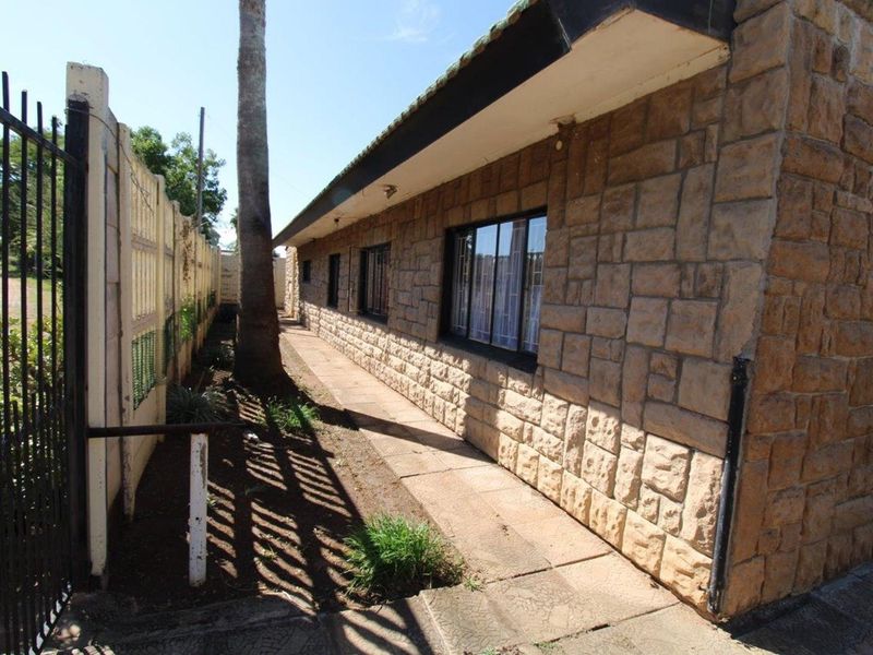 Bela-Bela - Concrete Works factory and business with all molds, equipment, tools and delivery truck - Photo 5