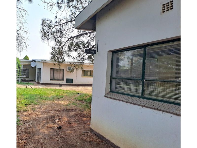 Excellent Industrial Property for a give away price in  Tumahole, Parys with a big house on property - Photo 5