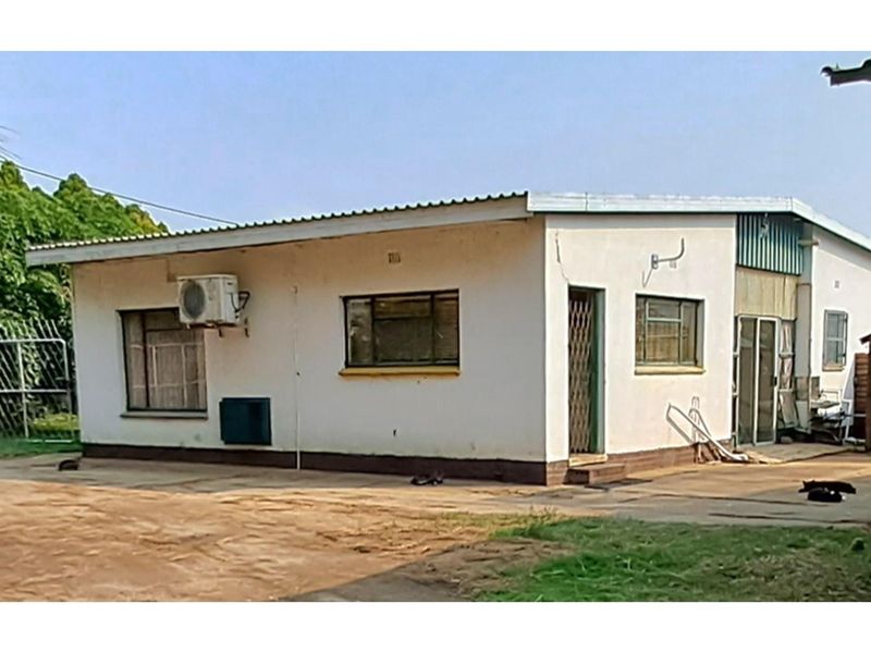 Excellent Industrial Property for a give away price in  Tumahole, Parys with a big house on property - Photo 3