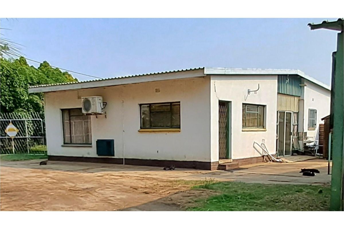 Excellent Industrial Property for a give away price in  Tumahole, Parys with a big house on property - Photo 3