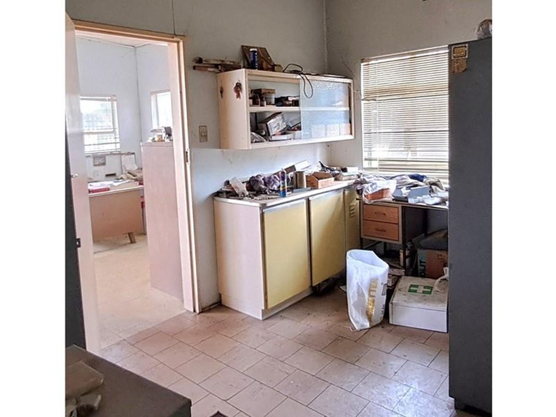 Excellent Industrial Property for a give away price in  Tumahole, Parys with a big house on property - Photo 8