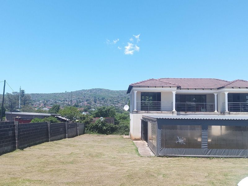 MAps Lounge in Harewood up for Sale - Photo 2