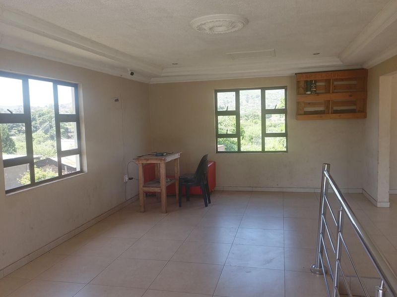 MAps Lounge in Harewood up for Sale - Photo 4