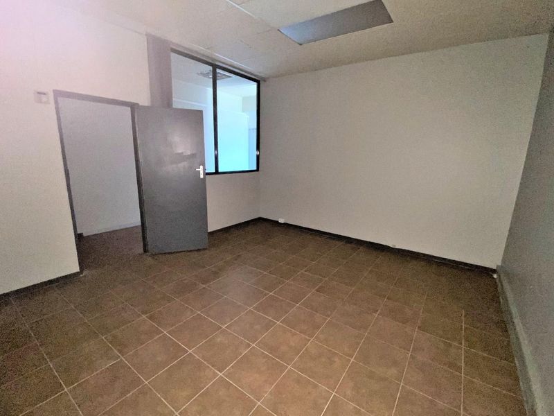 Prime Office Or Retail Space For Sale - Photo 7