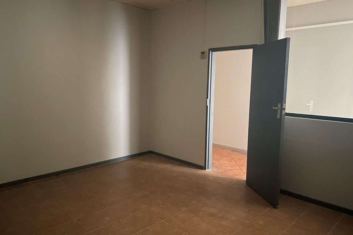 Prime Office Or Retail Space For Sale - Photo 5