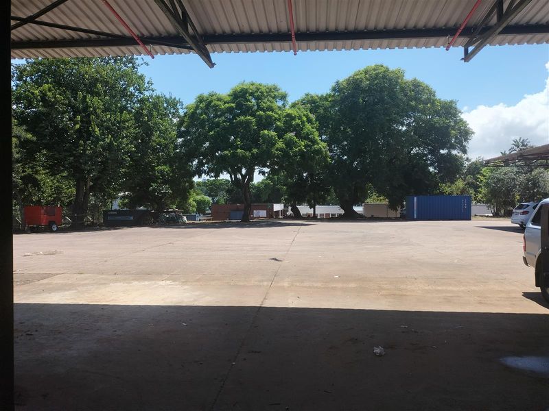 Multiple warehouses of varying sizes available in secure park at below market rentals. - Photo 8