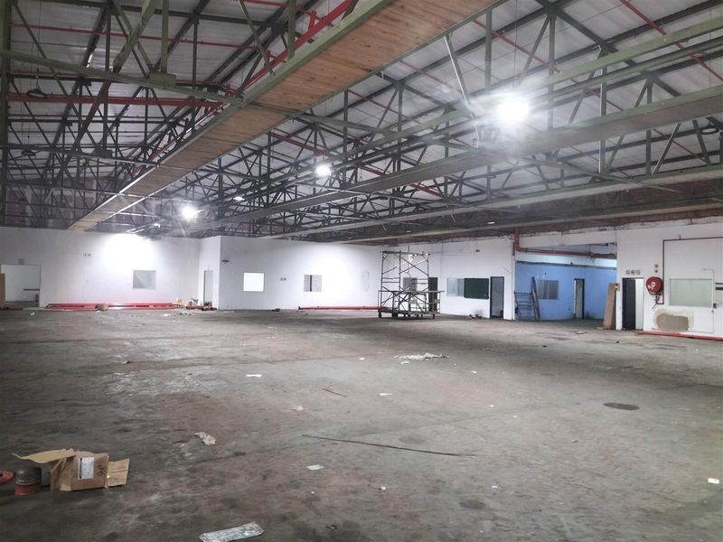 Multiple warehouses of varying sizes available in secure park at below market rentals. - Photo 7