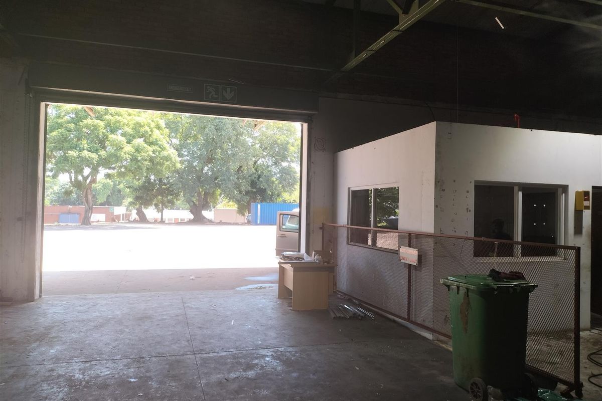 Multiple warehouses of varying sizes available in secure park at below market rentals. - Photo 2