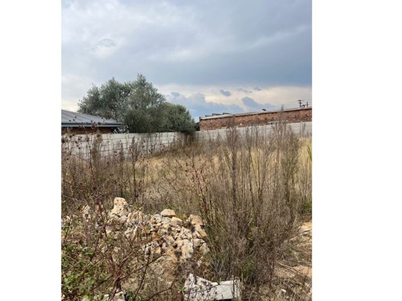 Commercial vacant stand fully walled - Photo 4