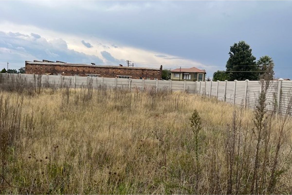 Commercial vacant stand fully walled - Photo 5