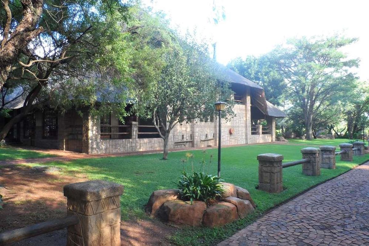 4 STAR LODGE WITH RESTAURANT, WEDDING VENUE, CONFERENCE FACILITIES AND WHEELCHAIR FRIENDLY - Photo 4