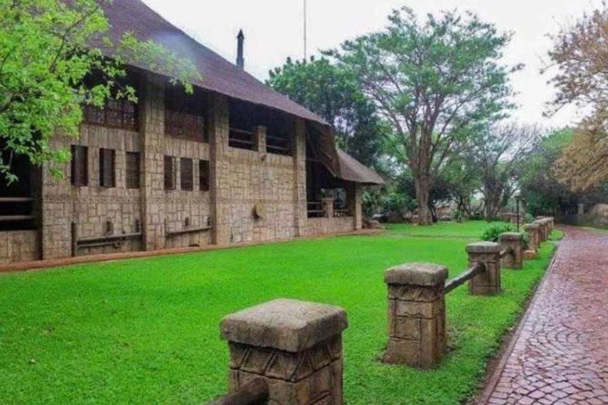 4 STAR LODGE WITH RESTAURANT, WEDDING VENUE, CONFERENCE FACILITIES AND WHEELCHAIR FRIENDLY - Photo 3
