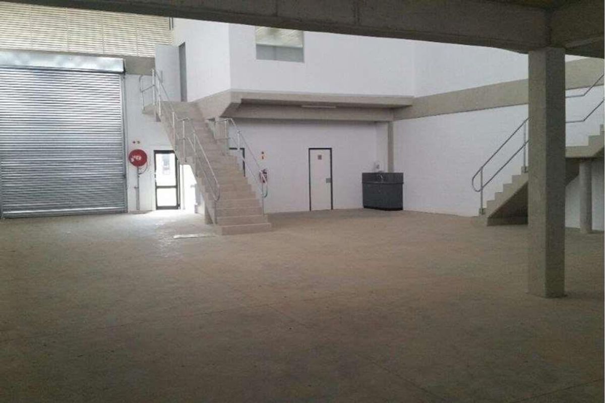 Pristine warehouse to let in prime Cornubia Park with link truck container access. - Photo 5