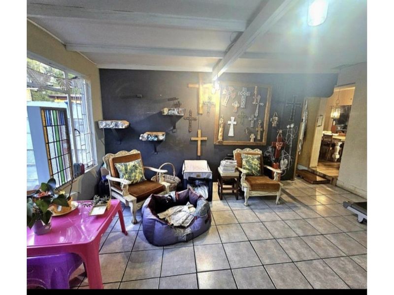 Stunning Oasis with Garden Cottage in Arborpark - Photo 8