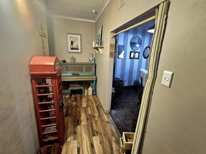 Stunning Oasis with Garden Cottage in Arborpark - Photo 2