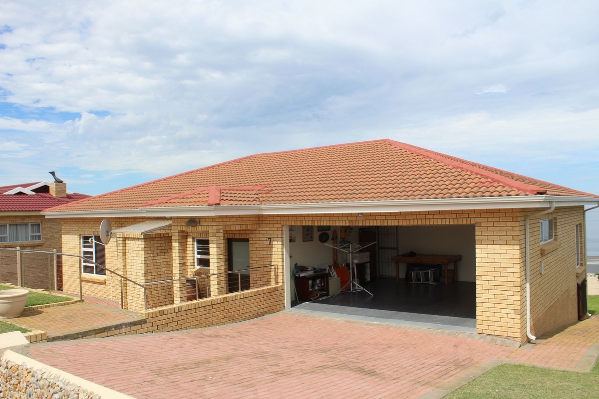 Discover your dream home in the picturesque Garden Route coastal suburb of Dana Bay Conservancy! - Photo 2