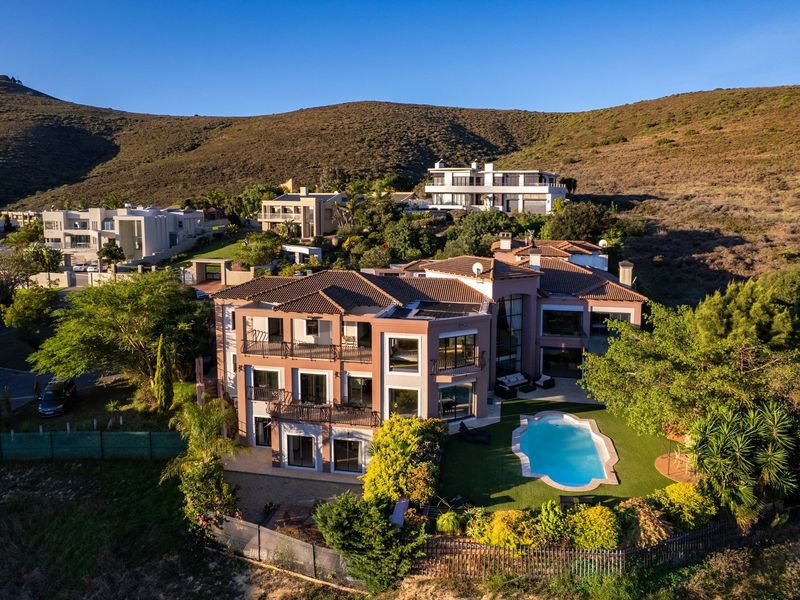 13 Bedroom Exquisite Tuscan Estate with Breathtaking Views Over Tygerberg Nature Reserve - Photo 4