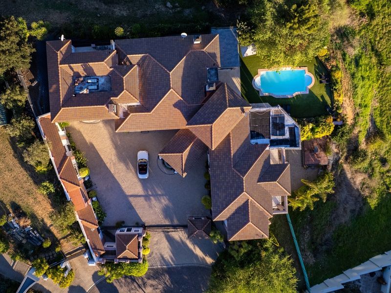 13 Bedroom Exquisite Tuscan Estate with Breathtaking Views Over Tygerberg Nature Reserve - Photo 5