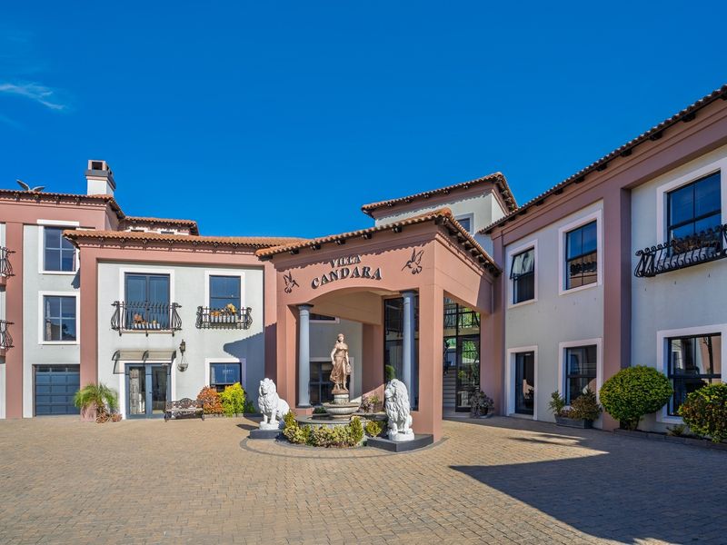 13 Bedroom Exquisite Tuscan Estate with Breathtaking Views Over Tygerberg Nature Reserve - Photo 9