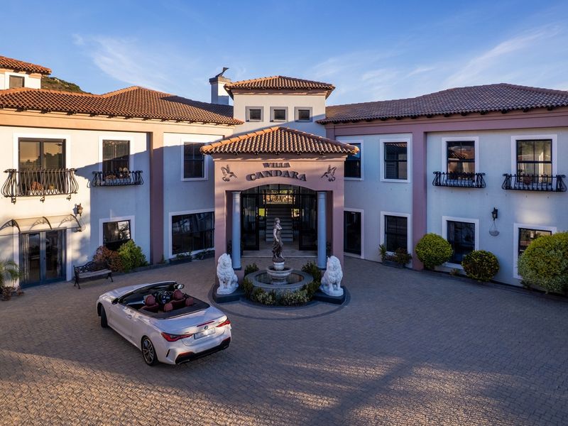 13 Bedroom Exquisite Tuscan Estate with Breathtaking Views Over Tygerberg Nature Reserve - Photo 6