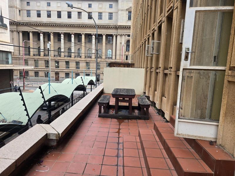 Unlock the Door to Urban Excellence: Your Luxury in the City Awaits - Photo 7