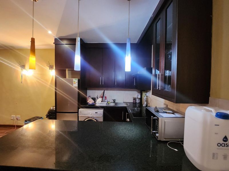 Unlock the Door to Urban Excellence: Your Luxury in the City Awaits - Photo 2