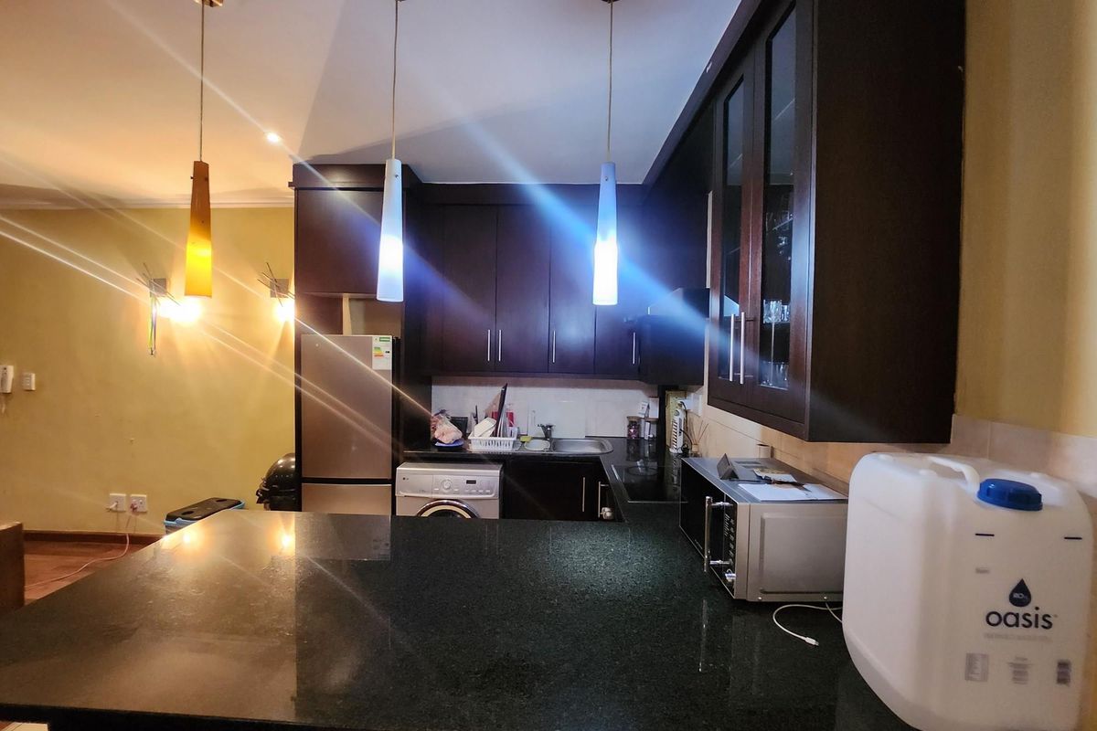 Unlock the Door to Urban Excellence: Your Luxury in the City Awaits - Photo 2