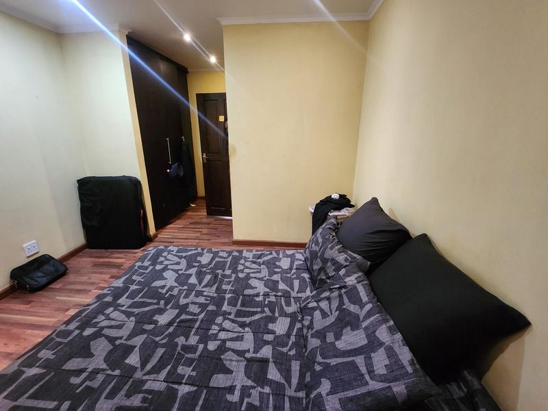 Unlock the Door to Urban Excellence: Your Luxury in the City Awaits - Photo 5