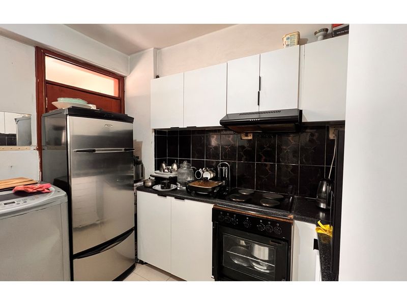 "Spacious 3-Bedroom Apartment in Durban Central" - Photo 8