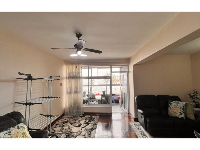 "Spacious 3-Bedroom Apartment in Durban Central" - Photo 4