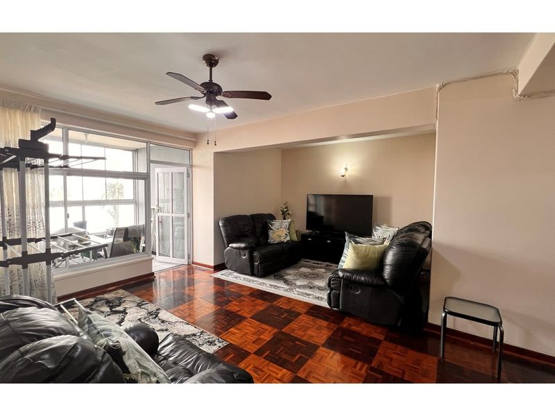 "Spacious 3-Bedroom Apartment in Durban Central" - Photo 2