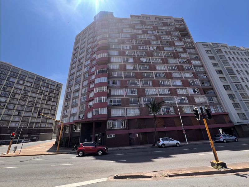 "Spacious 3-Bedroom Apartment in Durban Central" - Photo 1