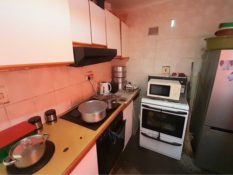 Charming Three-Bedroom Cottage in Trenance Park, Verulam. Road level, stepless with huge yard, - Photo 10