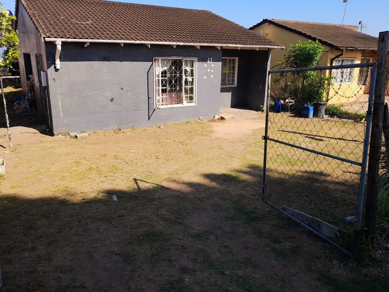 Charming Three-Bedroom Cottage in Trenance Park, Verulam. Road level, stepless with huge yard, - Photo 1