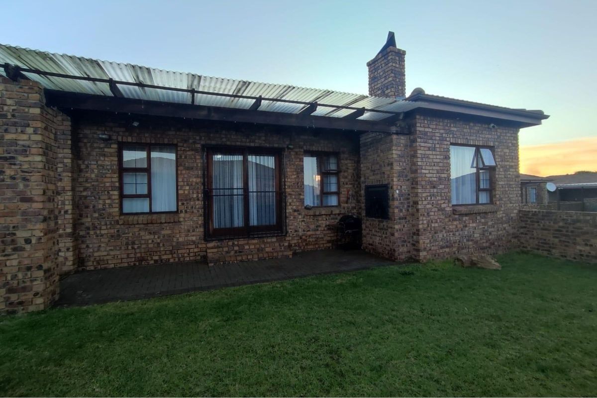 Charming 3 bedroom Townhouse  in Swanridge Estate - Photo 3