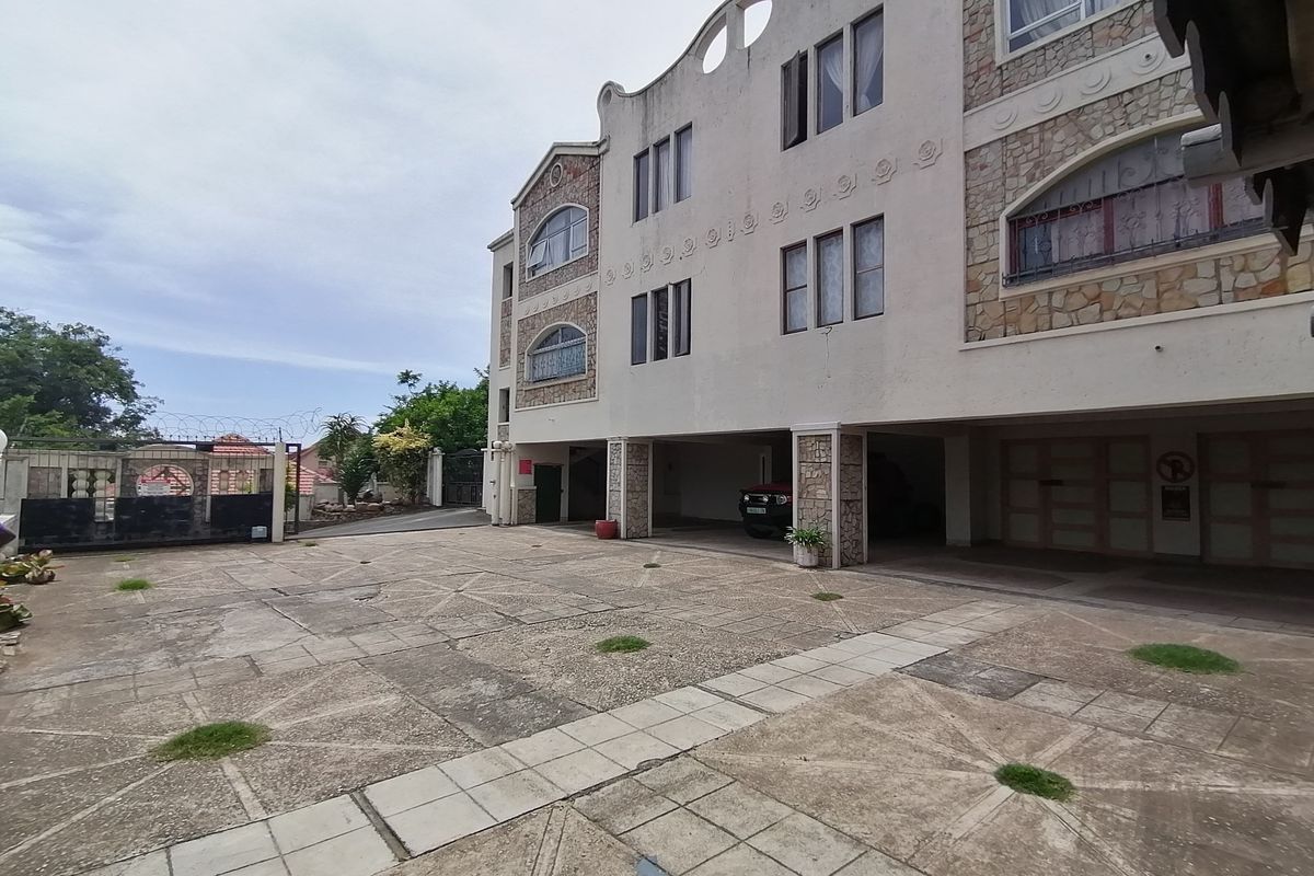 Margate. Sectional Title with Four Big Units - Photo 3