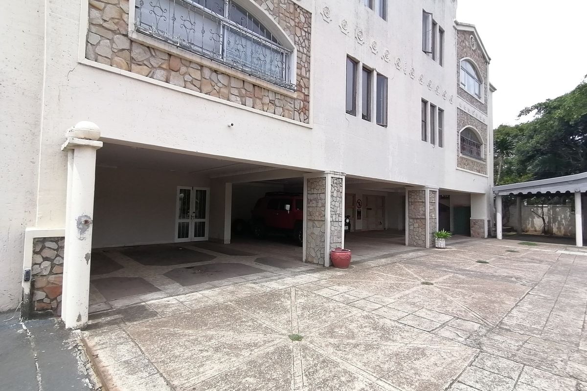 Margate. Sectional Title with Four Big Units - Photo 2