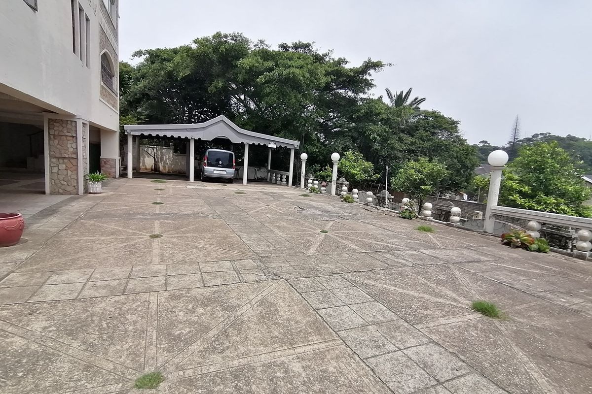 Margate. Sectional Title with Four Big Units - Photo 5