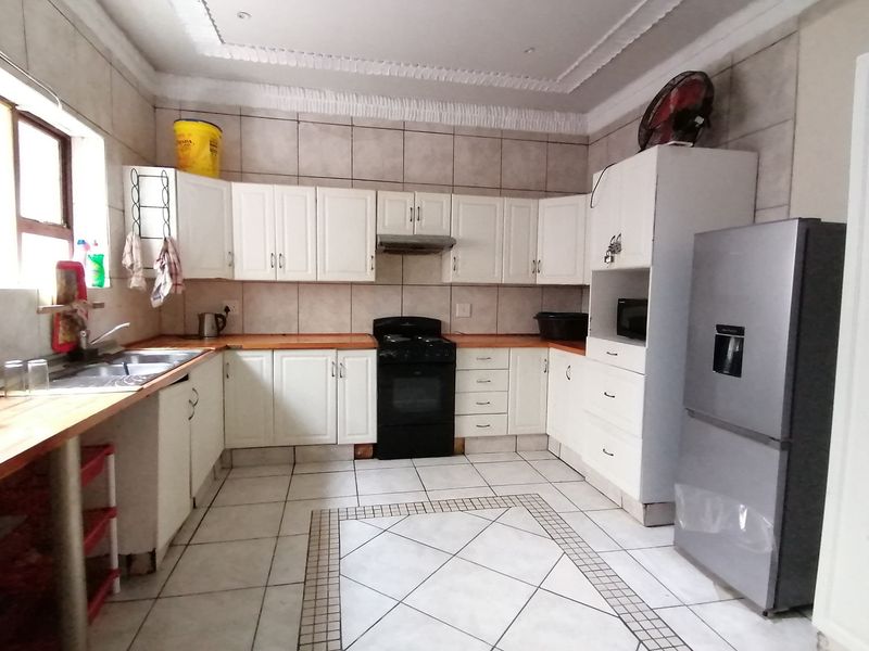 Margate. Sectional Title with Four Big Units - Photo 9